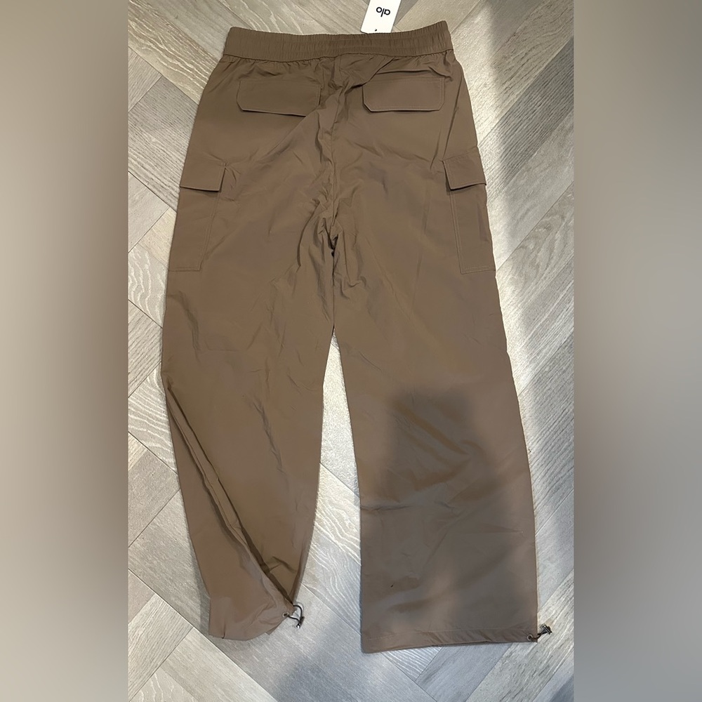 ALO Yoga Women Brown Windbreaker Cargo Pants - Picture 3 of 7